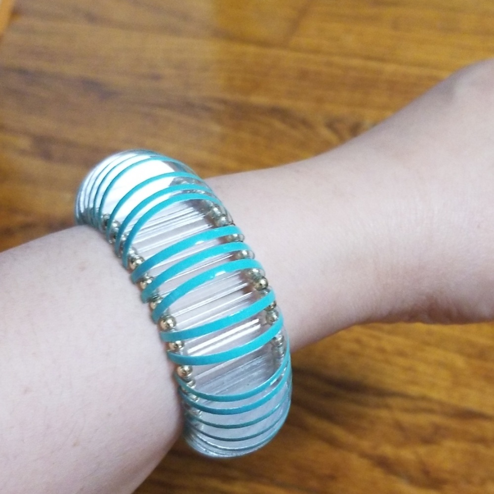 Green bracelet, unique, stretchable